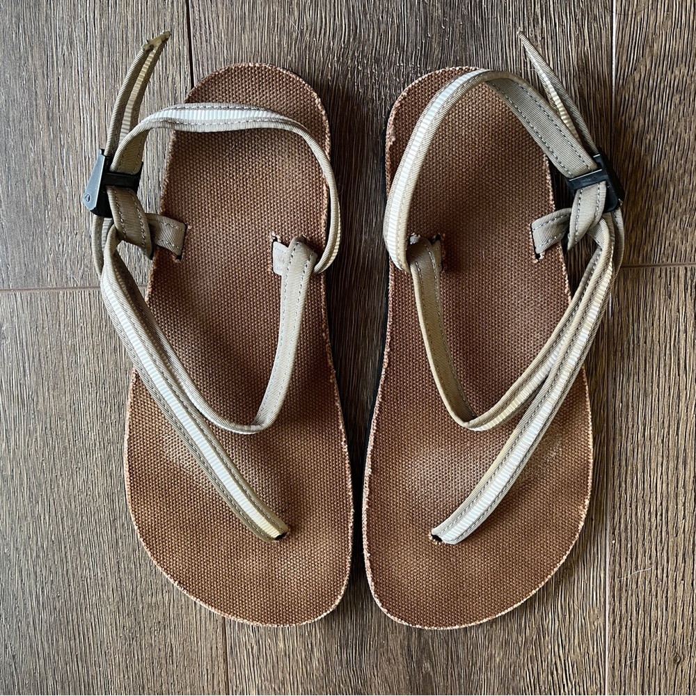 Earthrunners Alpha Sandal Khaki Men’s 8.5 / Women’s 10.5